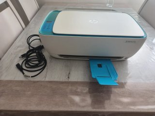 Impresora HP Blanca y Azul