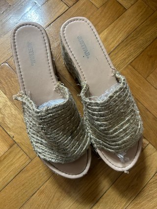 Sandalias Justfab Beige y Dorado