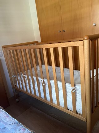 Cuna de madera para bebé