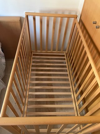 Cuna de madera para bebé