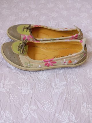 Zapatos Art Beige y Verde