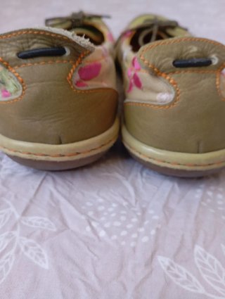 Zapatos Art Beige y Verde