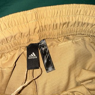Pantalón Adidas Beige