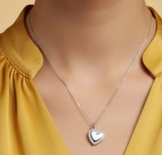 Collar de plata con corazón