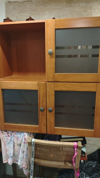 Mueble de madera con 4 puertas