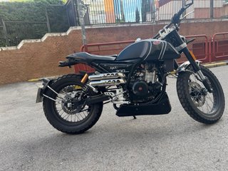 Mondial HPS 300 Café Racer Negra