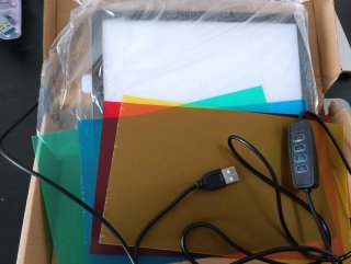 Foco LED portátil con filtros de color