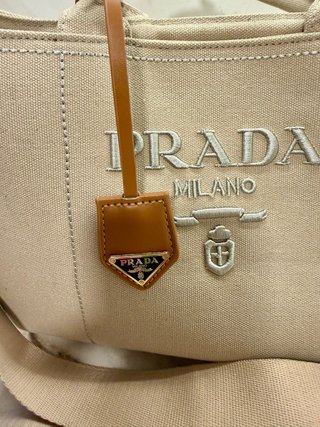 Bolso Tote  Beige asas corras y largas.