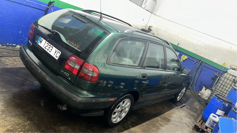 Volvo V40 1999 - foto 1