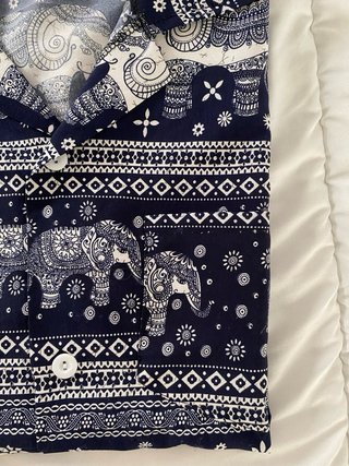 Camisa azul estampada