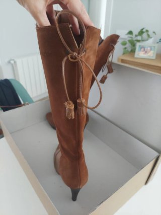 Botas de piel marrones altas tacón