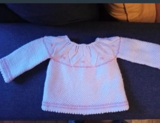 Jersey de bebé tejido a mano.