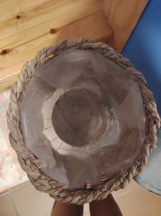 Portavasi in Fibra Naturale con Treppiede