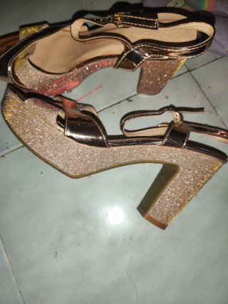 Sandalias tacón doradas