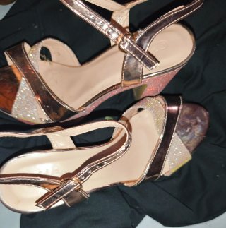 Sandalias tacón doradas