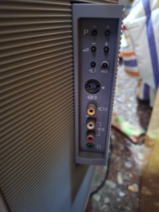 Sony Trinitron KV-29LS30E TV. Funcionando