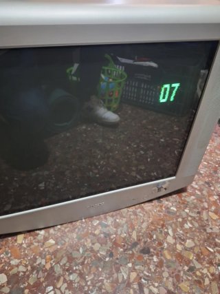 Sony Trinitron KV-29LS30E TV. Funcionando