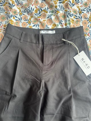 Pantalones NA-KD Talle Alto Barril Talla 34