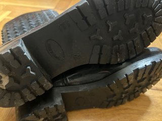 Botas de agua negras con tachuelas