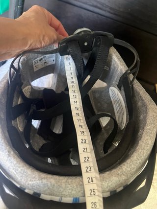 Casco de bicicleta blanco y azul