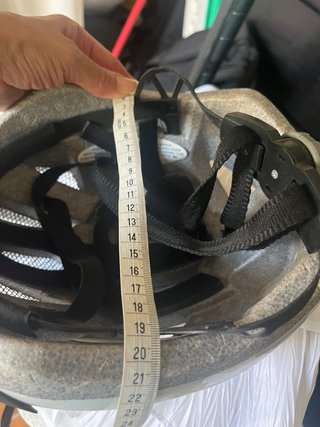 Casco de bicicleta blanco y azul