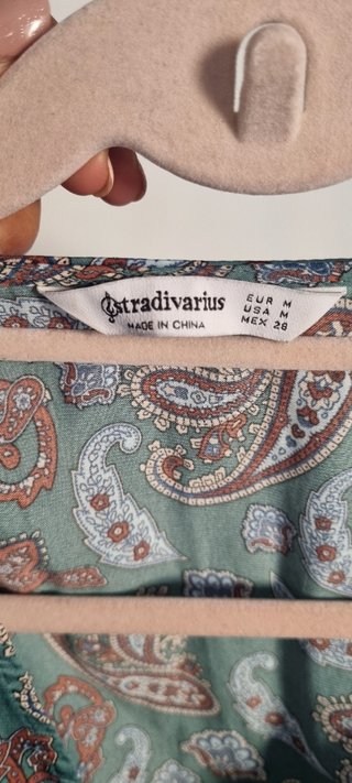 Blusa Stradivarius verde estampado paisley Talla M