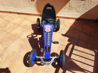 Coche de pedales infantil azul