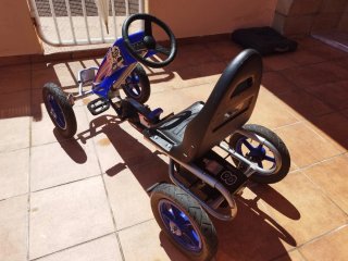 Coche de pedales infantil azul