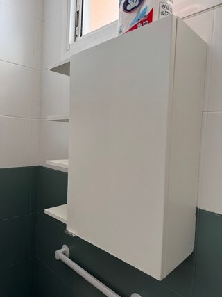 Armario de baño blanco