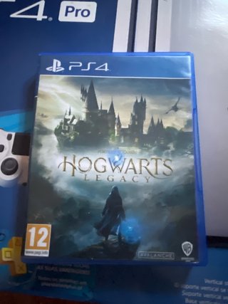 PS4 Pro Blanca + mando + 4 Juegos