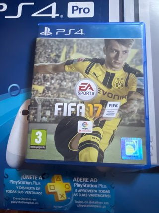 PS4 Pro Blanca + mando + 4 Juegos