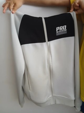 Chaqueta Play Station Negra y Blanca Talla:11-12