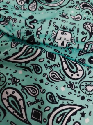 Vestido estilo retro con estampado paisley