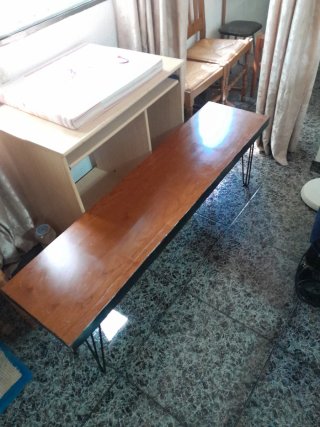 Banco madera con patas de metal harpins legs