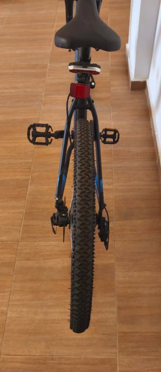 Bicicleta Rockrider ST 120 Negra/Azul, casi nueva.