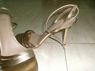 Tacones dorados MNG talla 39