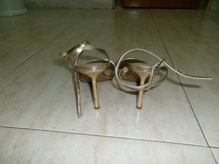 Tacones dorados MNG talla 39