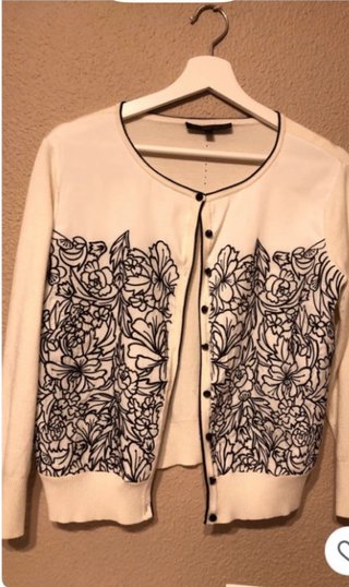 Chaqueta blanca bordada negro