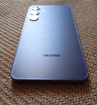 Samsung Galaxy S24 Plus + Mando gaming ROG Kunai 3