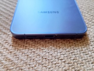 Samsung Galaxy S24 Plus + Mando gaming ROG Kunai 3