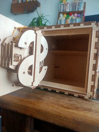 Hucha Caja Fuerte Madera UGEARS