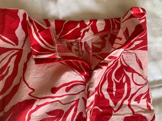 Falda elástica estampada roja y blanca