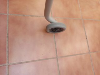 Andador con asiento y ruedas