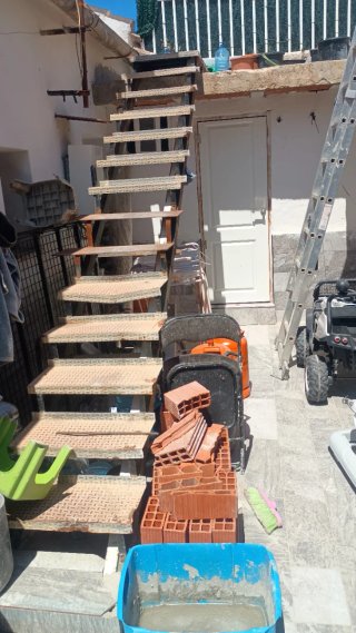 Escalera de hierro exterior