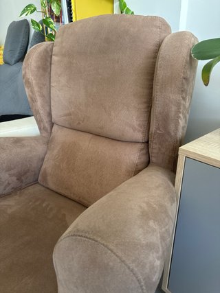Sillón orejero beige tela