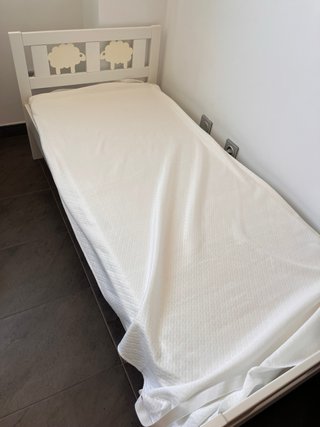 Cama infantil Ikea + somier + colchón y fundas