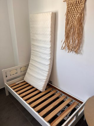 Cama infantil Ikea + somier + colchón y fundas