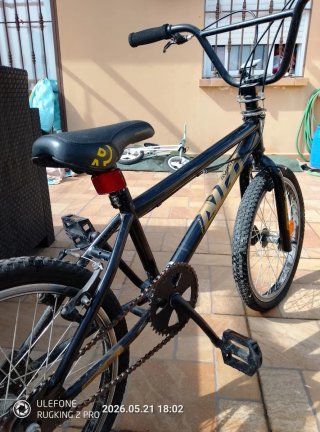 Bicicleta BMX Avigo negra