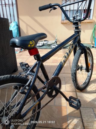 Bicicleta BMX Avigo negra