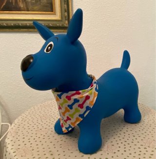Perro saltarín azul con pañuelo
